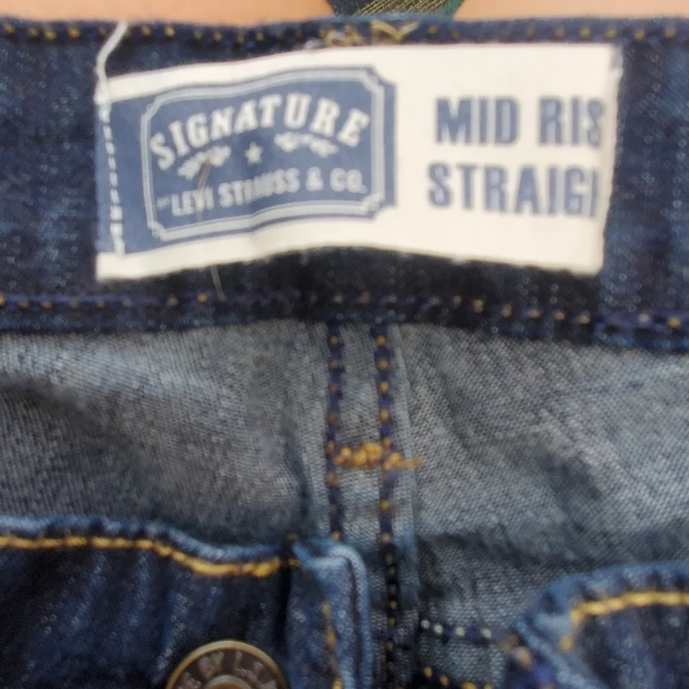 Levi's Signature  Mid Rise Straight  Women's Size 14 EUC - Picture 8 of 10